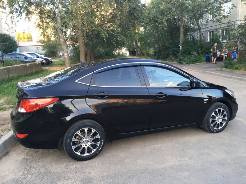 Hyundai Solaris 2012 черный