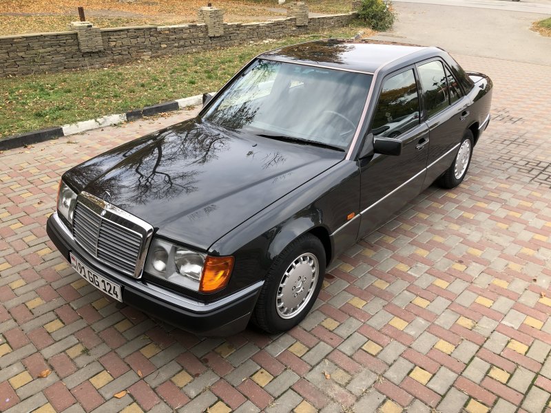 Мерседес-Бенц 230е