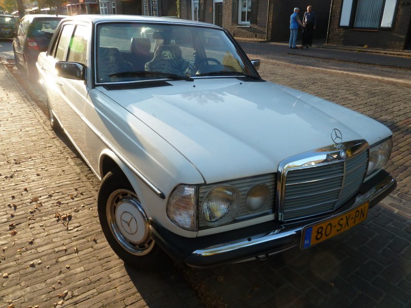 Mercedes 230 78