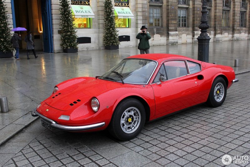 Ferrari Dino красный