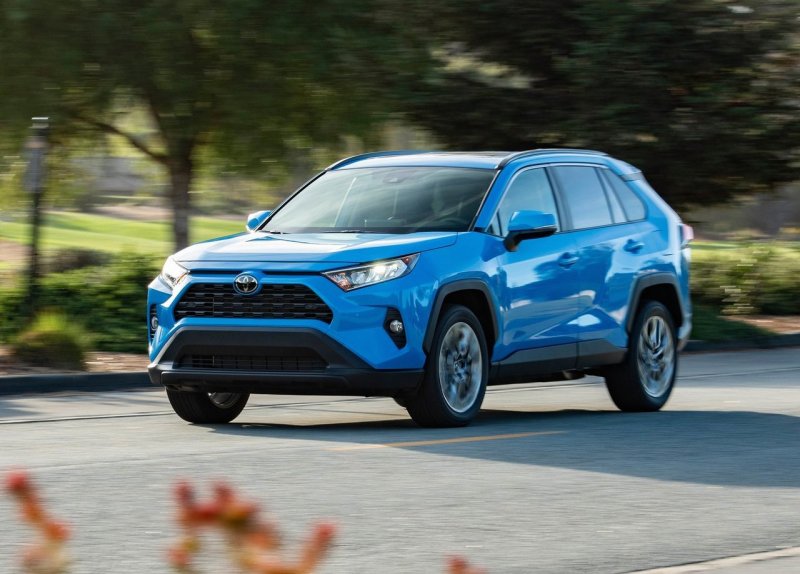 Blue Toyota RAV 4 2015