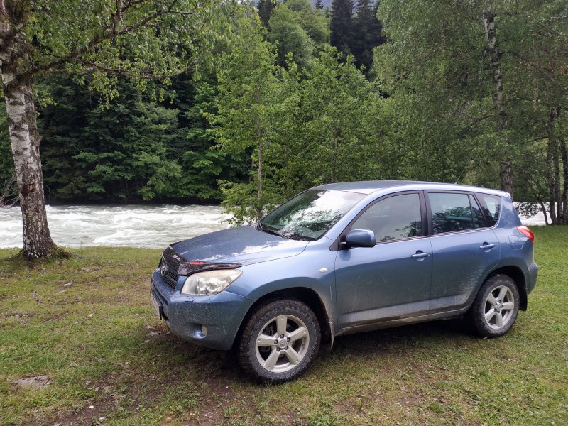 Blue Toyota RAV 4 2010