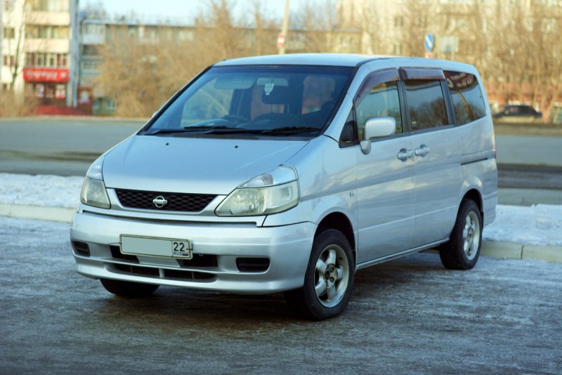 Nissan Serena 2000