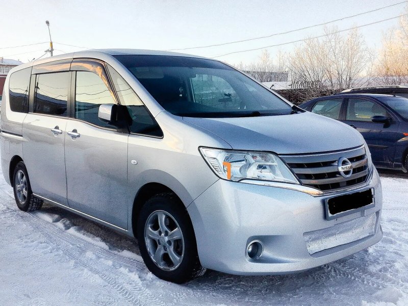 Nissan Serena 2012