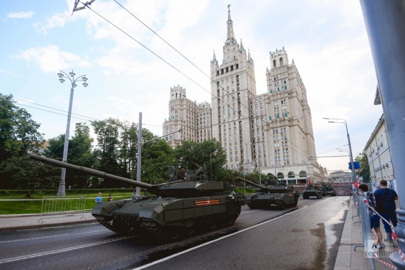Бронетехника на улицах Москвы