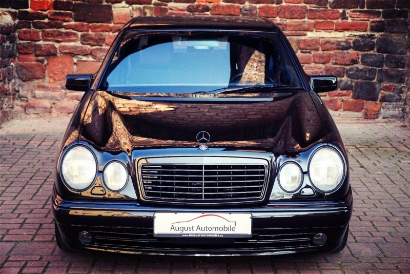 Mercedes Benz 210