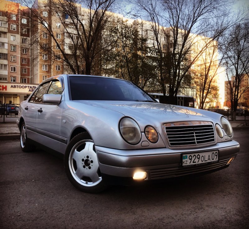 Mercedes Benz e320 w210