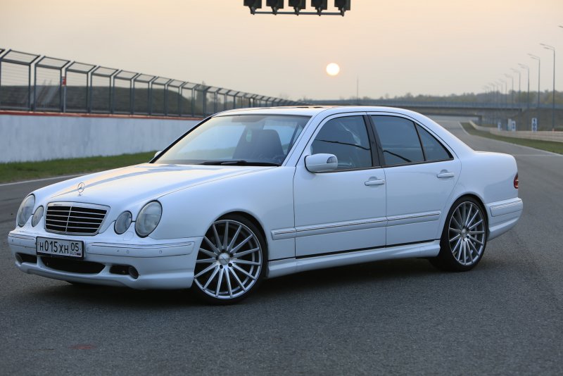 Мерседес Бенц w210