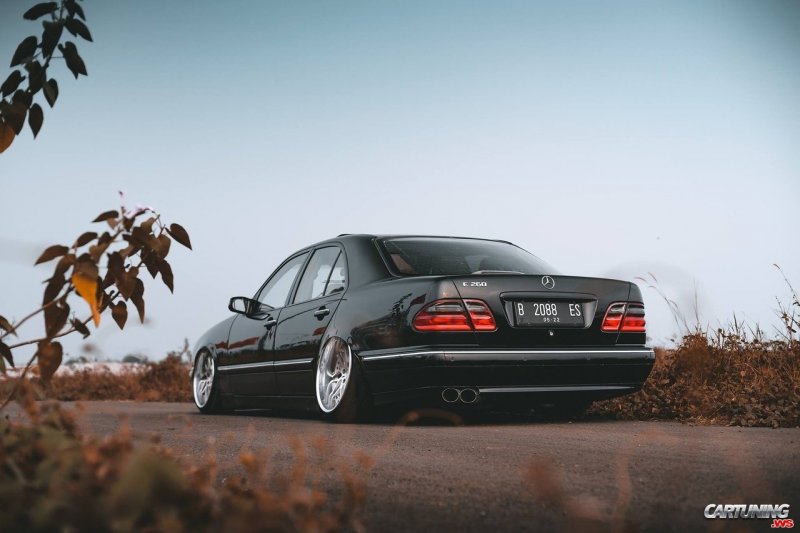 Mercedes-Benz w210