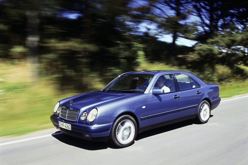 Mercedes Benz e210
