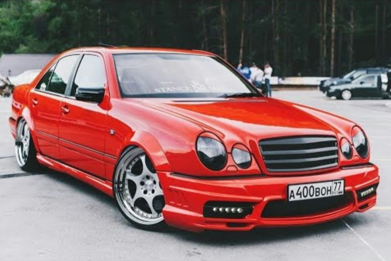 Мерседес Бенц e 210