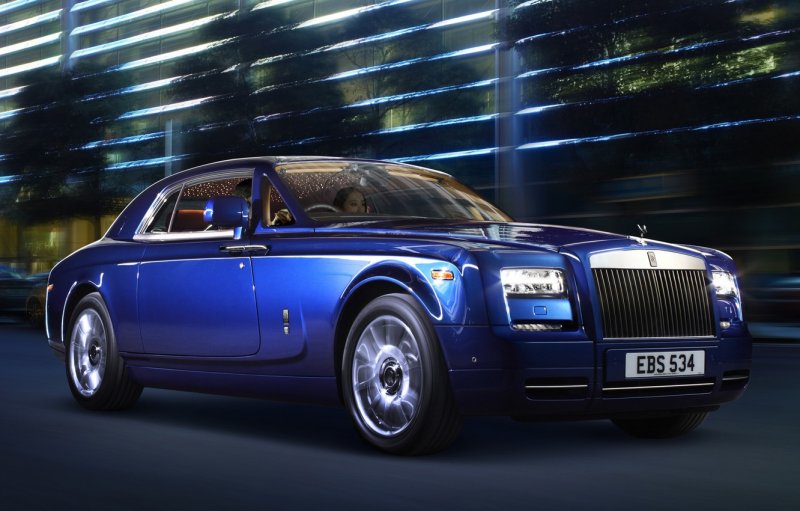 Rolls-Royce Phantom (VII) белый