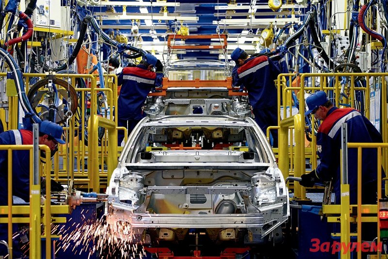 Сварка кузова автомобиля на заводе