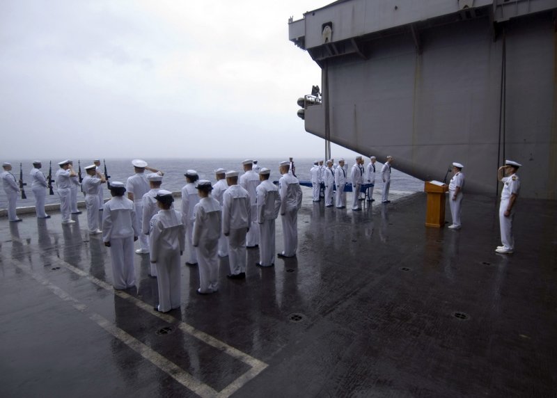 Авианосец CVN-63