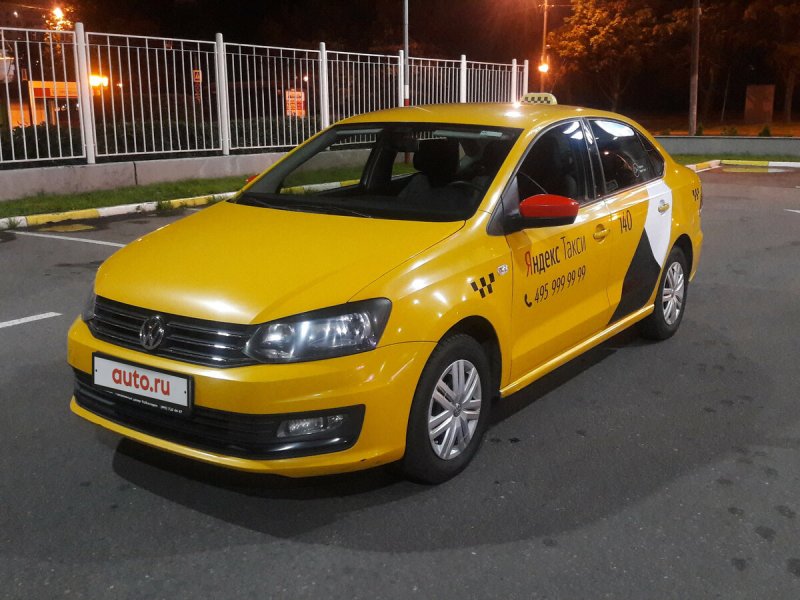 Volkswagen Polo sedan желтый