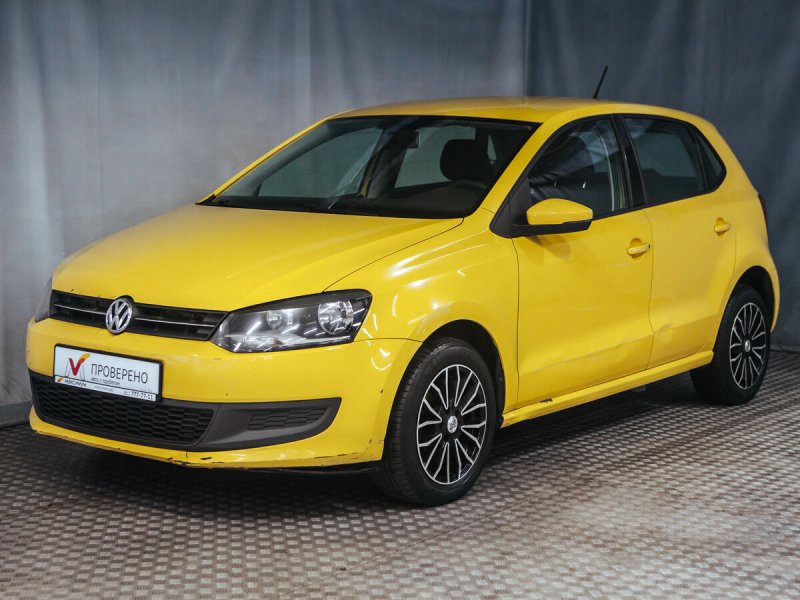 Volkswagen Polo IV 2006 желтый