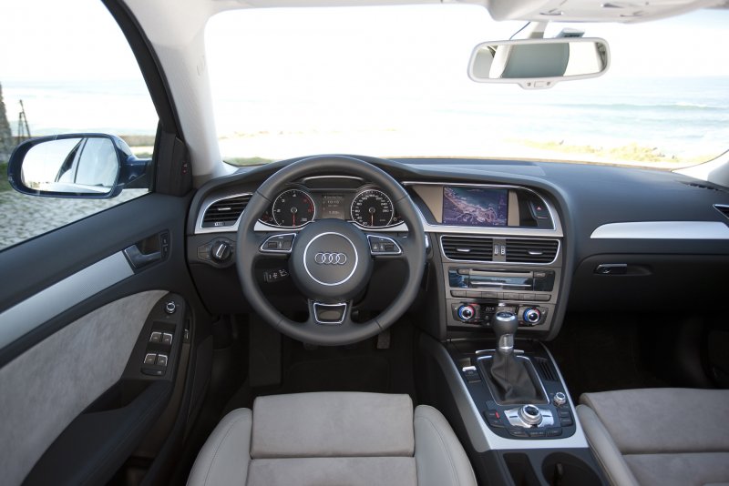 Audi a4 2012 салон