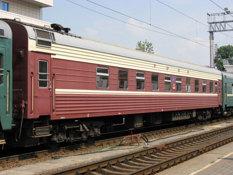 Фирменный вагон купе поезда 084м Северный Урал