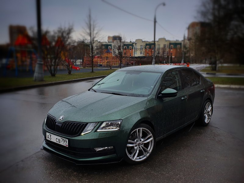 Skoda Octavia зеленый Emerald