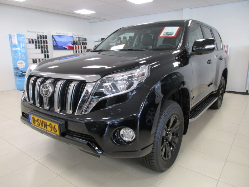 Nissan Прадо