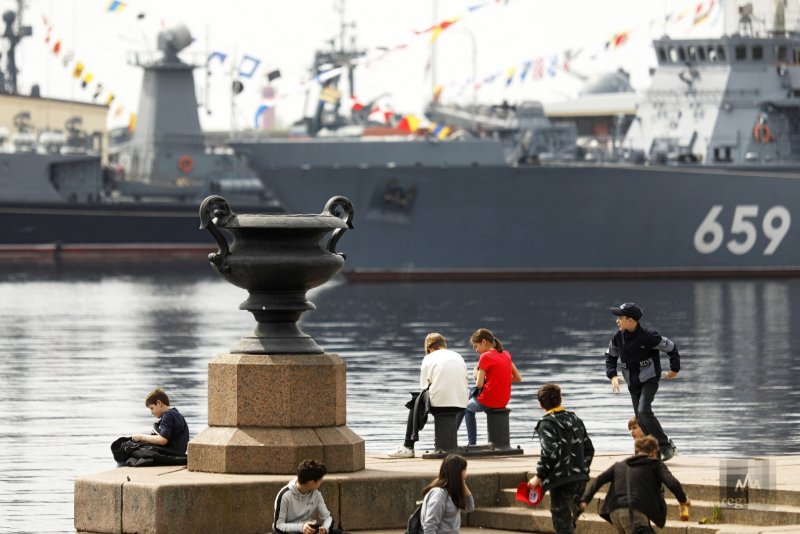 Военные корабли в Анивском заливе