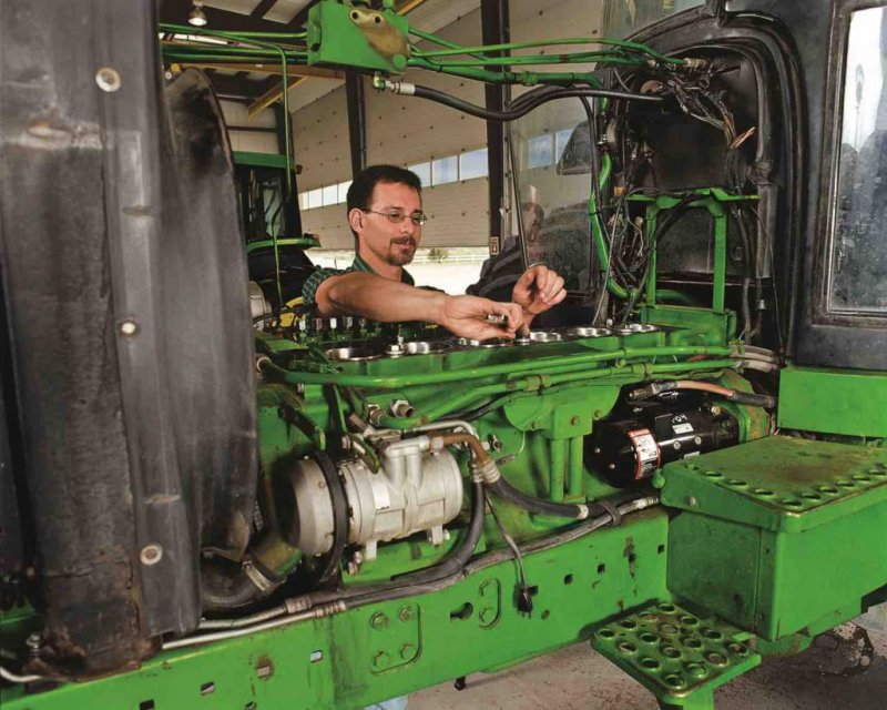 Техническое обслуживание трактора John Deere