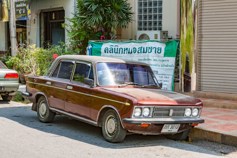 Старый Фиат 125