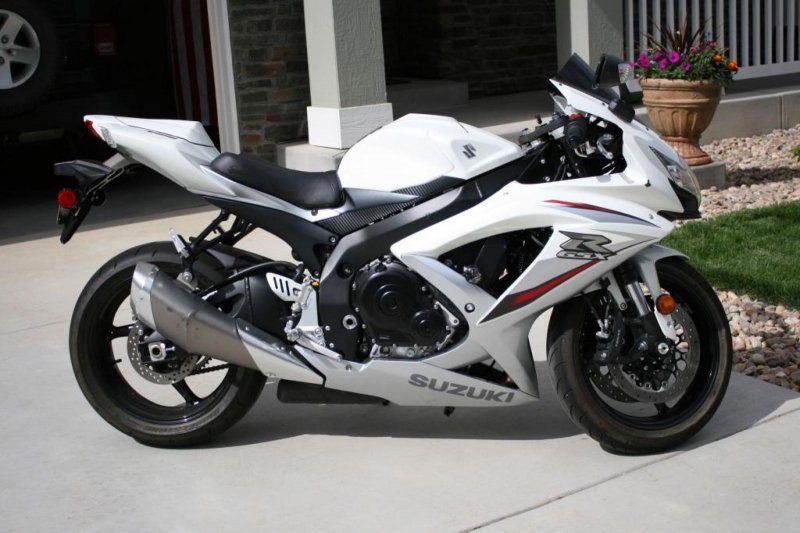 Suzuki GSXR 750 White