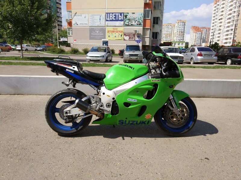 Сузуки 750 GSX R