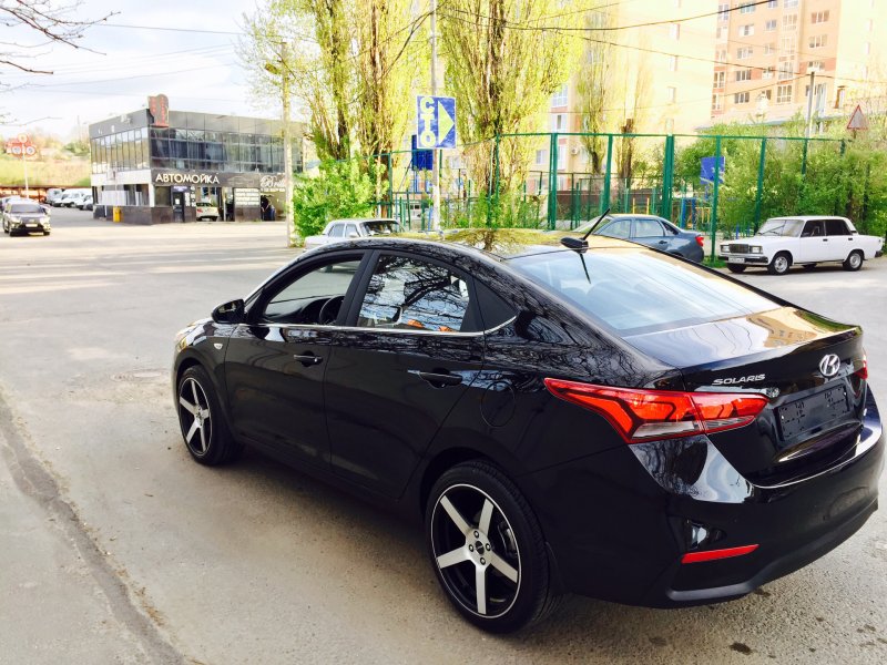 Hyundai Solaris 2 черный