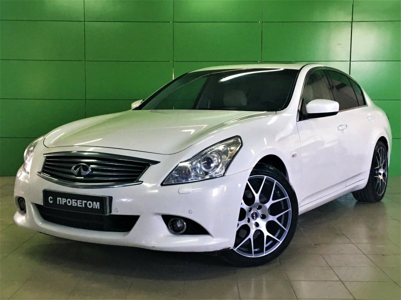 Infiniti g25 White