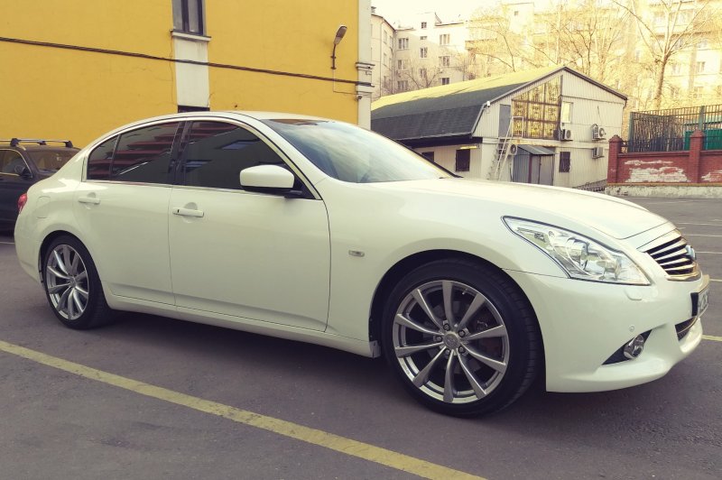 Infiniti g25 r20