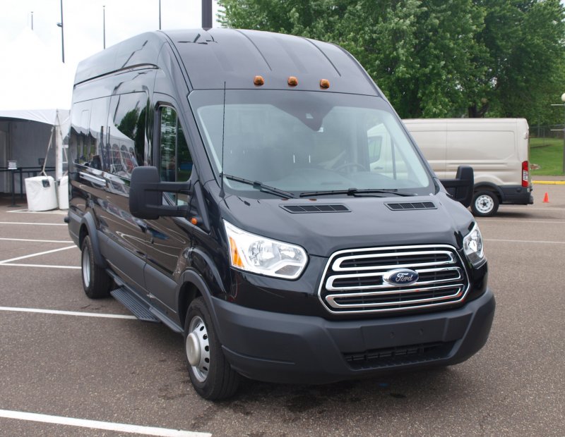 Ford Transit черный