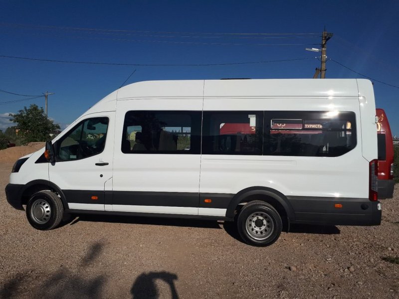 Ford Transit черный