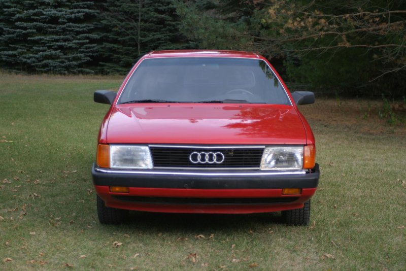 Ауди 100 с3 красная