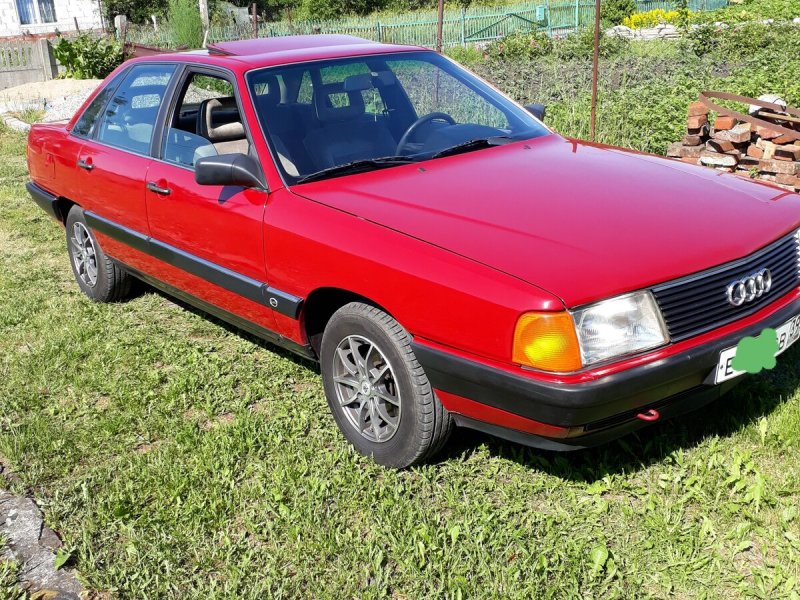 Ауди 100 с3 красная