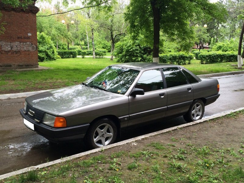Audi 100 c3 седан
