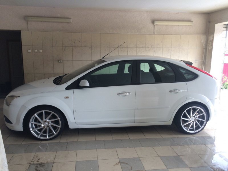 Ford Focus 2 Vossen r17