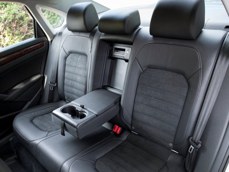 VW Passat b7 салон сзади