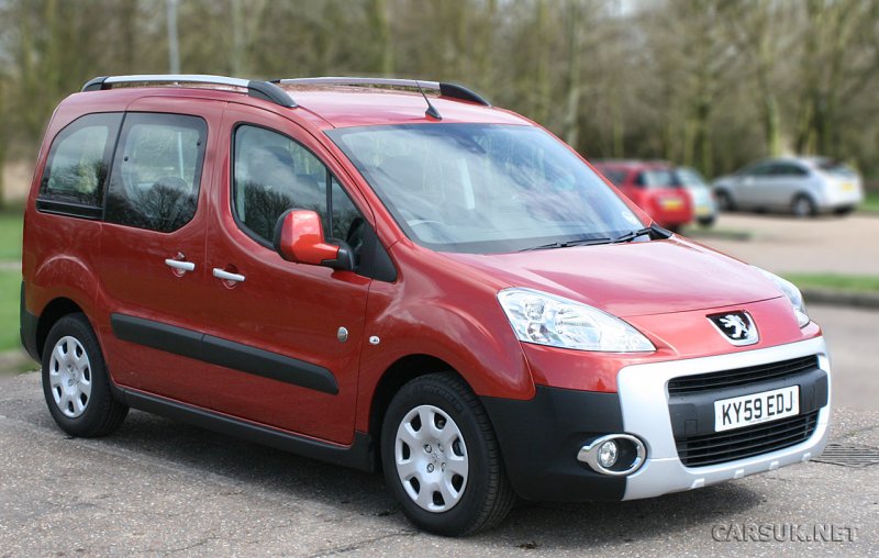 Peugeot partner Tepee 2010 красный