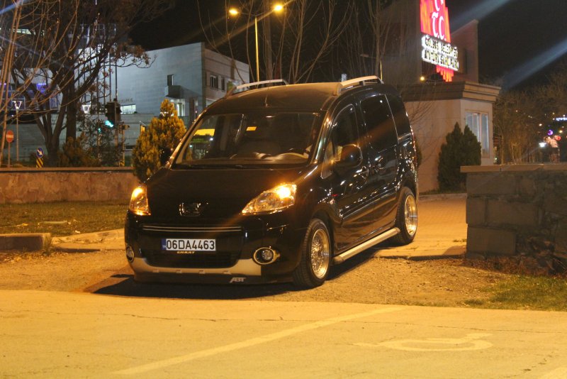 Peugeot partner Tepee stance