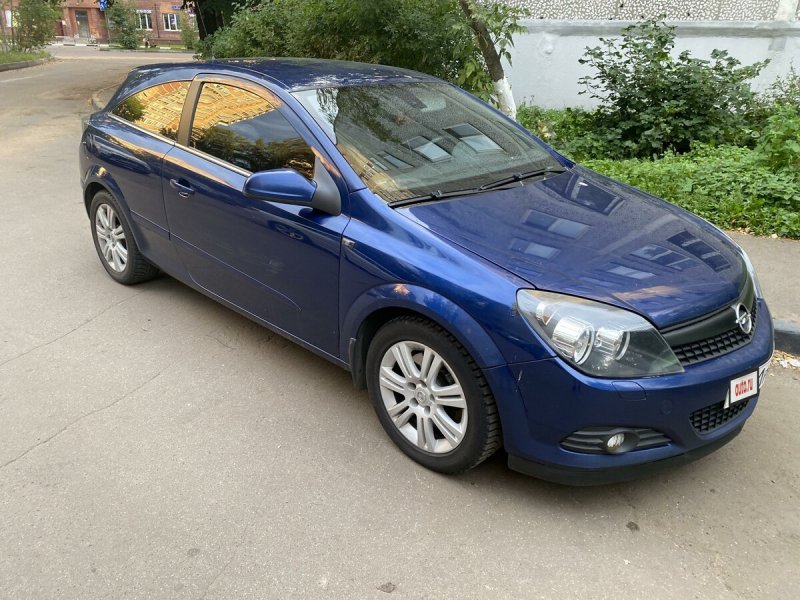 Opel Astra GTC голубой