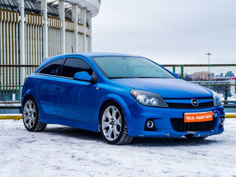 Opel Astra OPC Blue