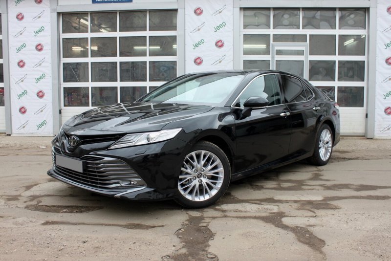 Toyota Camry xv70 черная