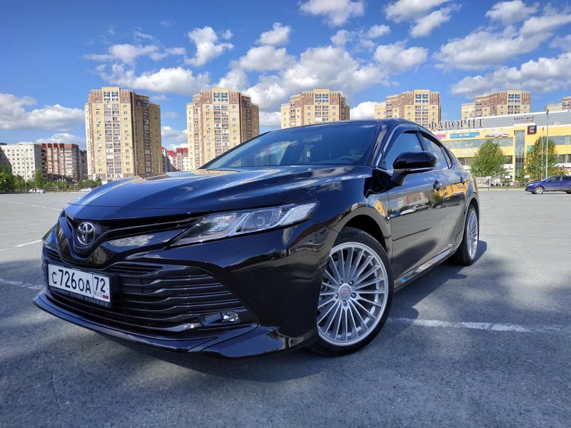 Toyota Camry xv70 черная