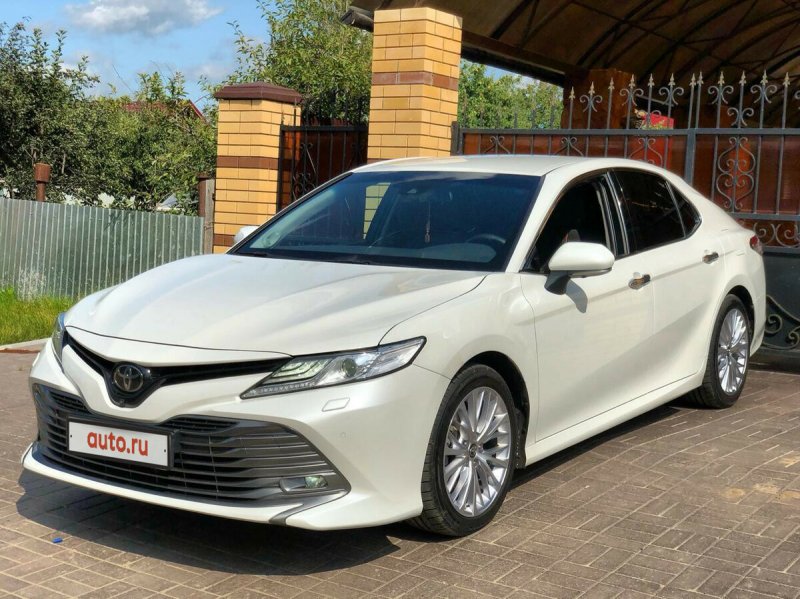 Toyota Camry VIII (xv70)