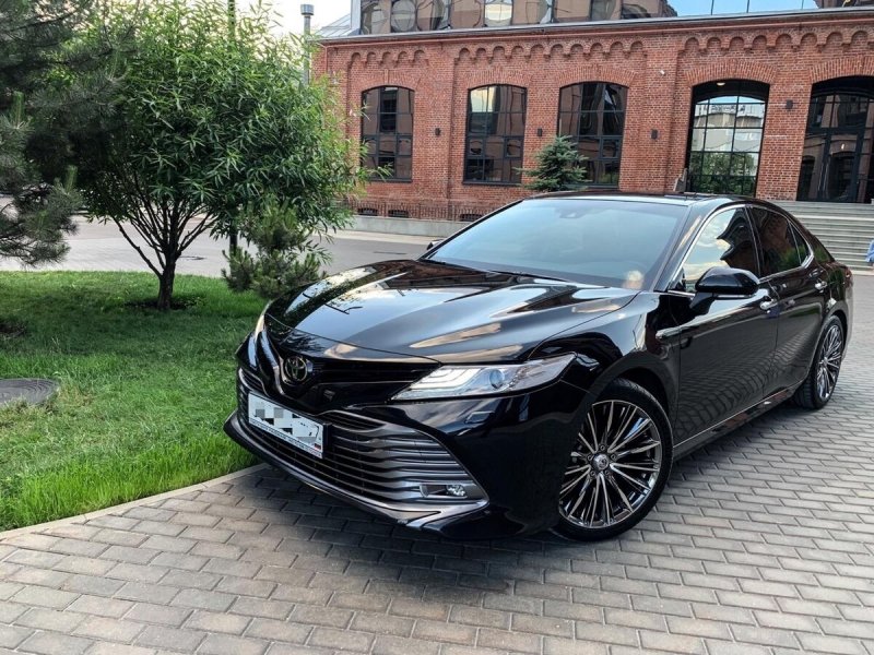 Toyota Camry 70 черный