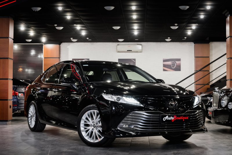 Toyota Camry 70 черный