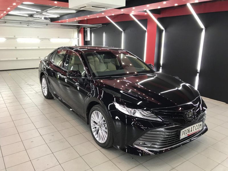 Toyota Camry xv70 белая