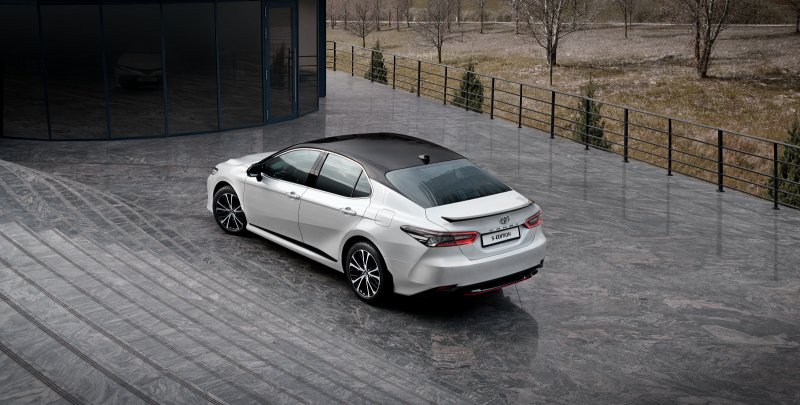 Toyota Camry xv70 белая